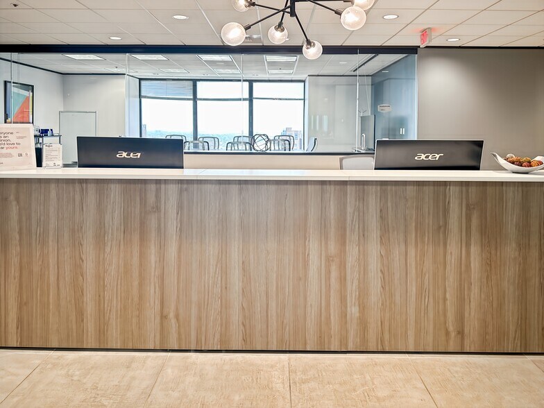 More Photos Of 1100 Poydras St, New Orleans Coworking Space