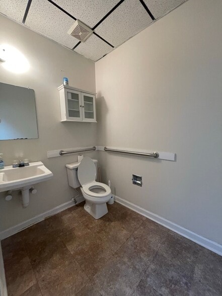 More Photos Of 1911 Lejeune Blvd, Jacksonville Storefront Retail Office For Lease