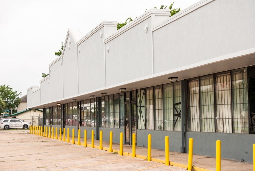More Photos Of 5602-5608 Pinemont Dr, Houston Storefront Retail Office For Lease