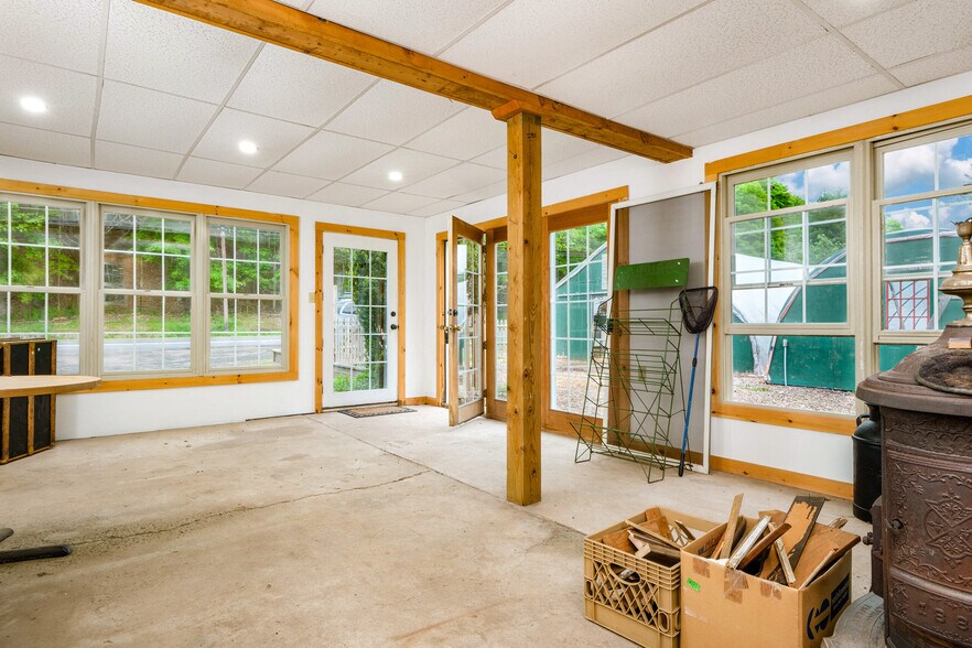 More Photos Of 265 Main St, Delhi Garden Center For Sale