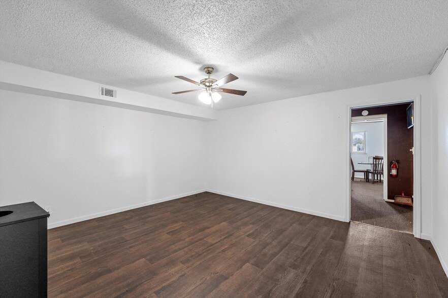 More Photos Of 417 N Lacy Dr, Waco Restaurant For Sale