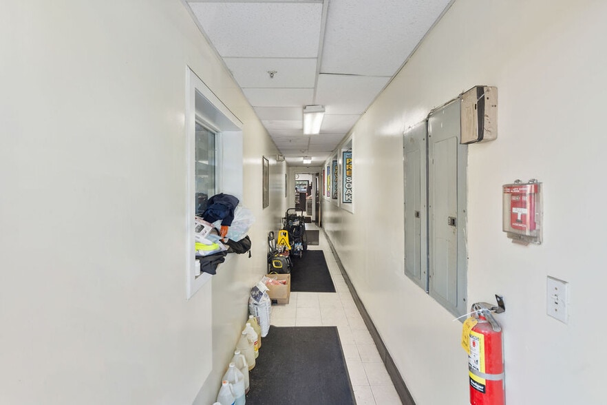 More Photos Of 146 N Main St, Spring Valley Service Station For Sale