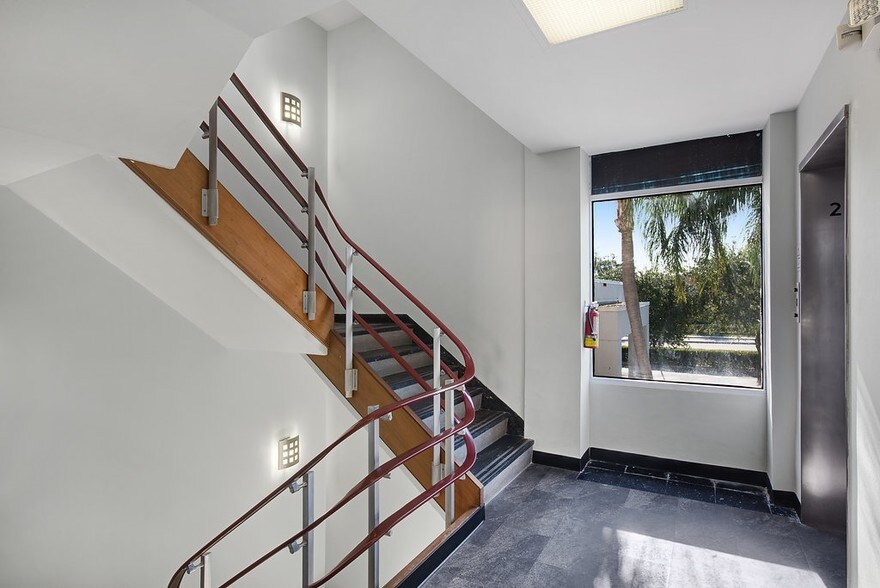 More Photos Of 2701 W Okeechobee Blvd, West Palm Beach Office For Sale