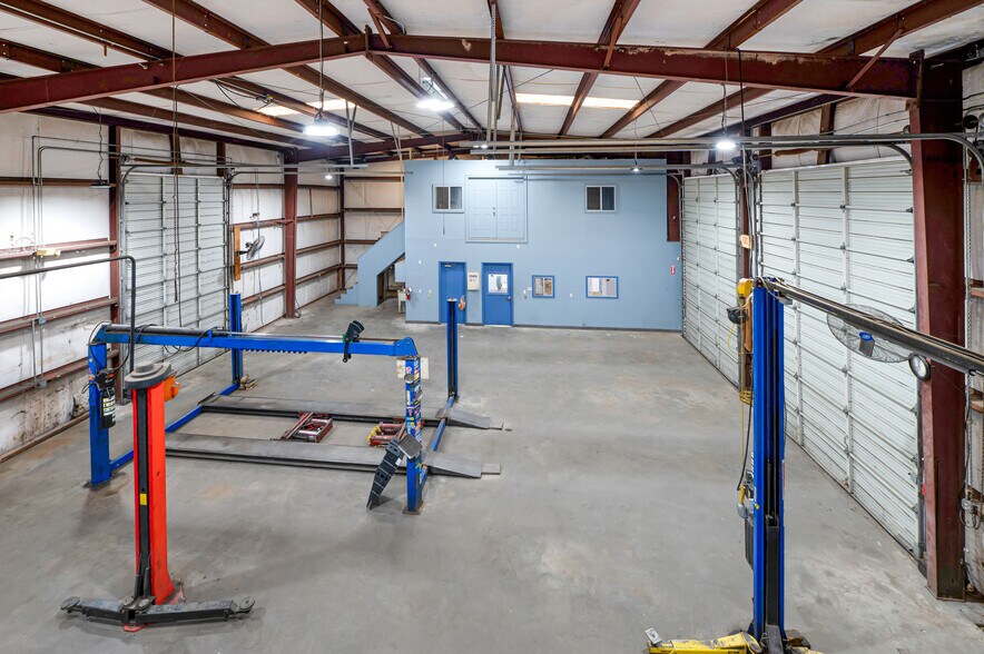 More Photos Of 8621 Antelope Dr, Houston Service For Lease