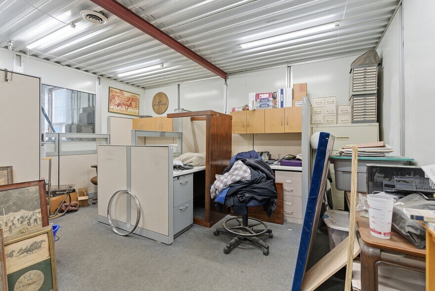 More Photos Of 3050 Wagner Rd, Waterloo Freestanding For Sale