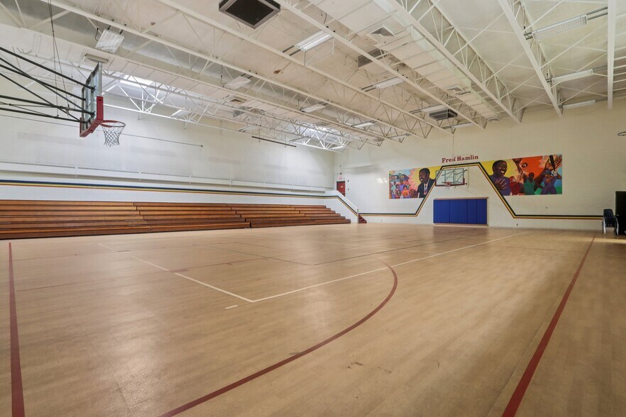 More Photos Of 1645 N 25th St, Milwaukee Office For Sale