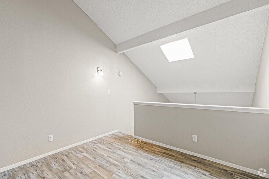 More Photos Of 711 Grand Ct, Arlington Apartments For Sale
