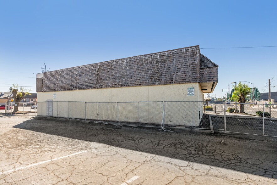 More Photos Of 324 23rd Ave, Oakland Convenience Store For Sale