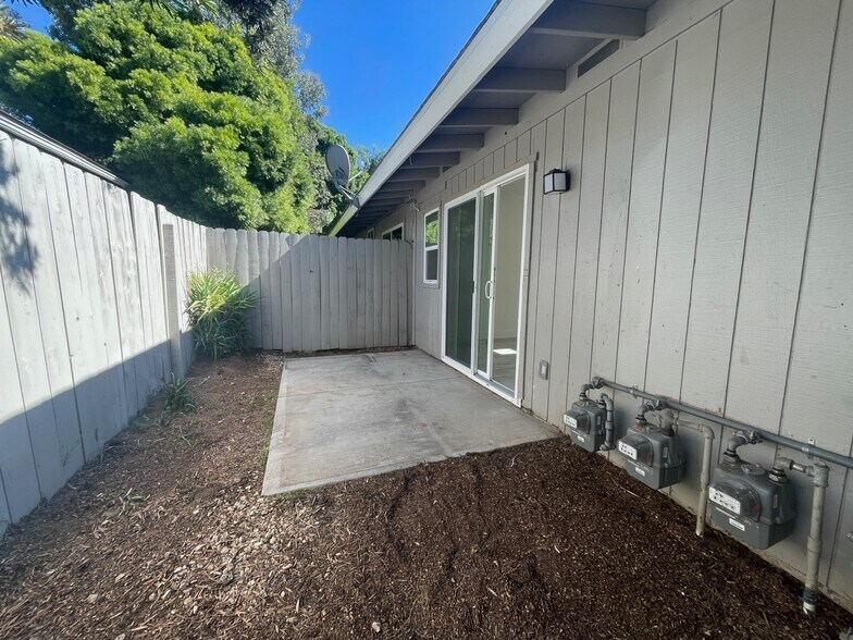 More Photos Of 921-937 Regal Rd, Encinitas Apartments For Sale