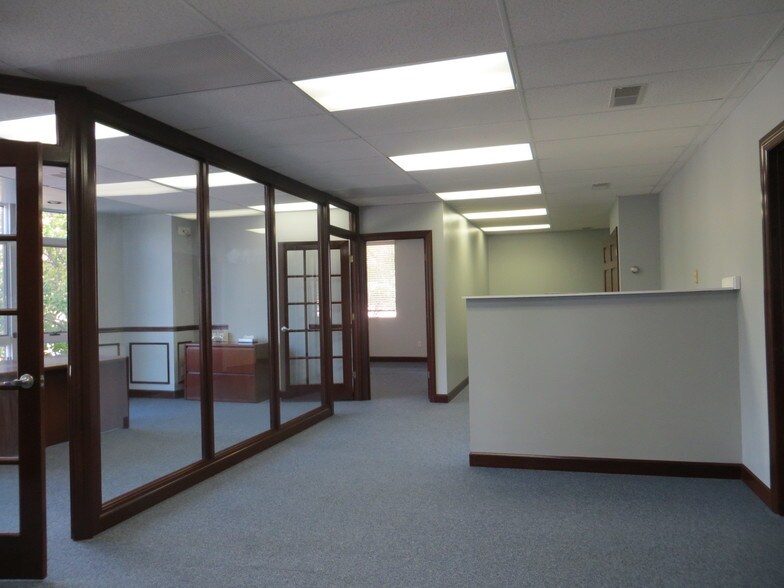 More Photos Of 303-307 Jungermann Rd, Saint Peters Medical For Lease