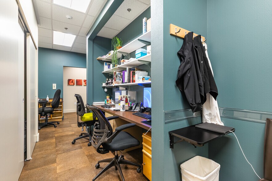 More Photos Of 905 Squalicum Way, Bellingham Flex For Sale