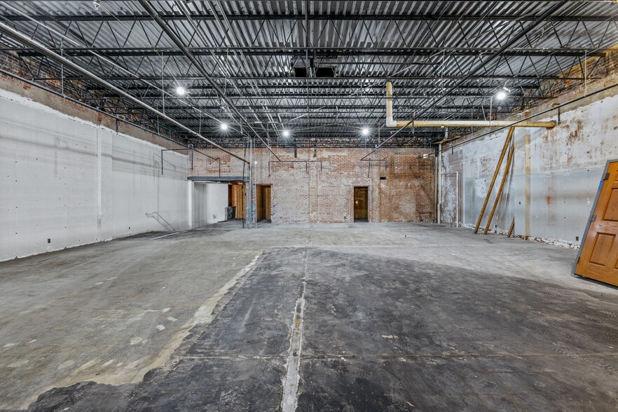 More Photos Of 116 S Broad St, Monroe Restaurant For Lease