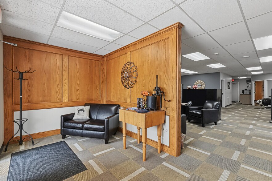 More Photos Of 5731 Greendale Rd, Johnston Medical For Lease