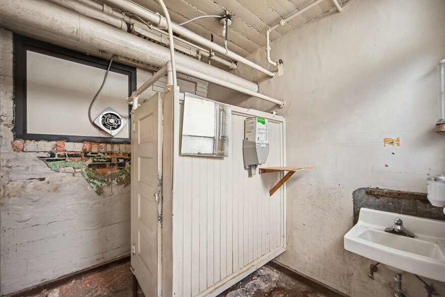 More Photos Of 200 1st Ave E, Newton Office For Sale