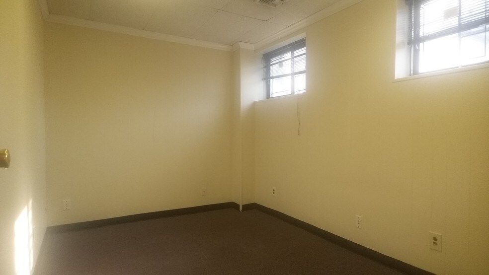 More Photos Of 30 S Ocean Ave, Freeport Loft Creative Space For Lease