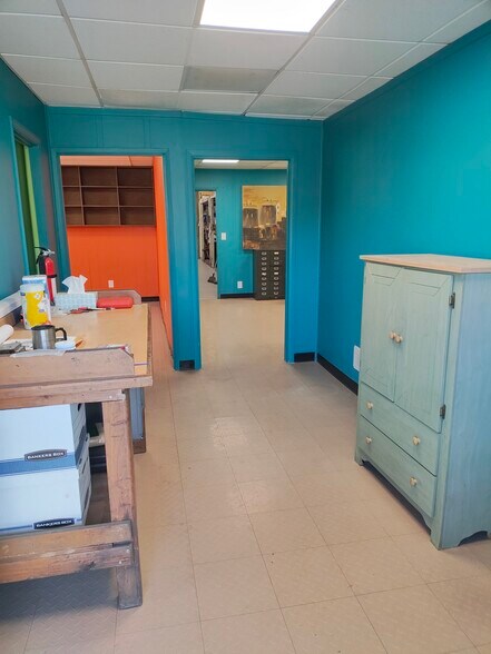 More Photos Of 570 Oleander Rd, Palm Springs Manufacturing For Lease