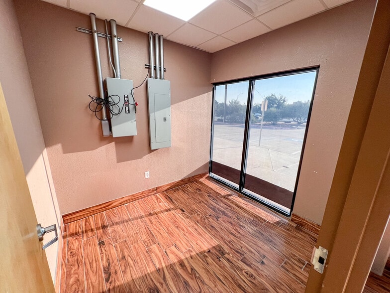 More Photos Of 3415 Loop 250, Midland Unknown For Lease