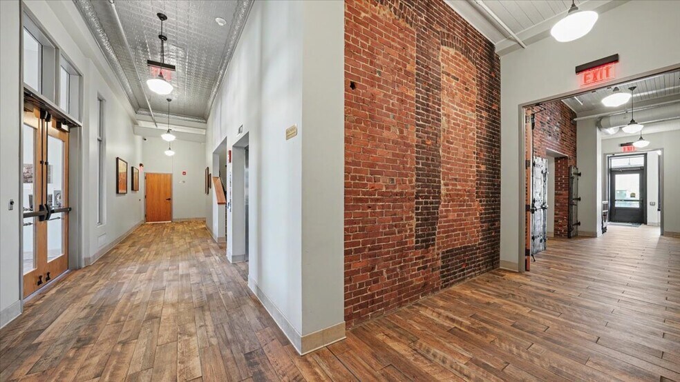 More Photos Of 102 Walnut St, Winona Office Residential For Sale