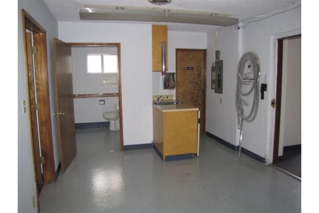 More Photos Of 335 S Spring St, Klamath Falls Office For Sale