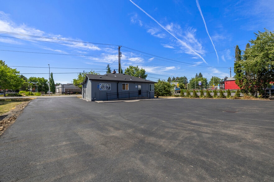 More Photos Of 10120 NW Glencoe Rd, North Plains Serviced Offices For Lease