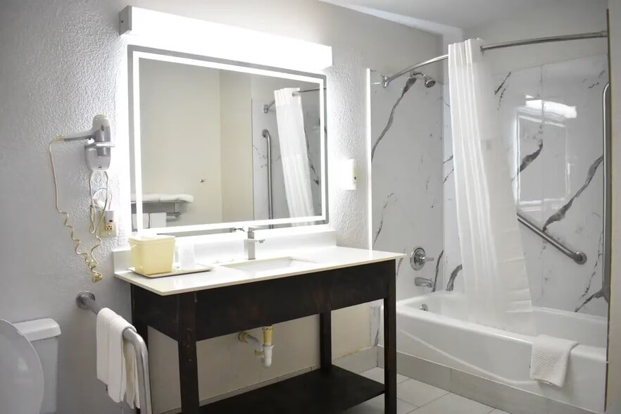 More Photos Of 3031 Paxville Hwy, Manning Hotel For Sale