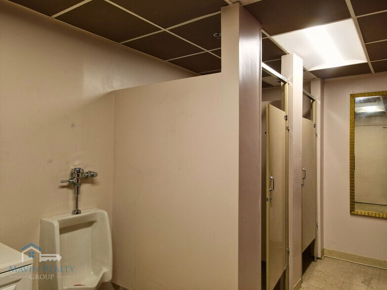 More Photos Of 2035 N Broadway, Baltimore Lodge Meeting Hall For Lease