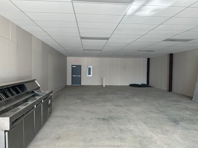 More Photos Of 2405 N 23rd St, Broken Arrow Showroom For Lease