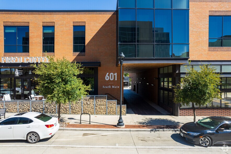 More Photos Of 601 S Main St, Fort Worth Storefront Retail Office For Lease