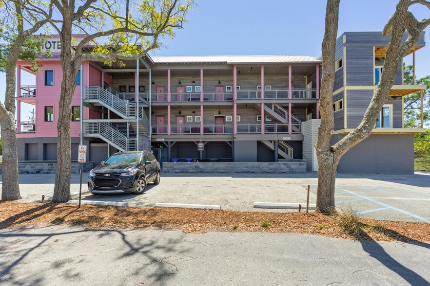 More Photos Of 87 Center St, Folly Beach Restaurant For Lease