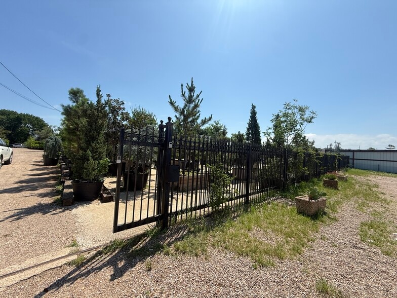 More Photos Of 4022 Broadway Blvd, Garland Freestanding For Sale