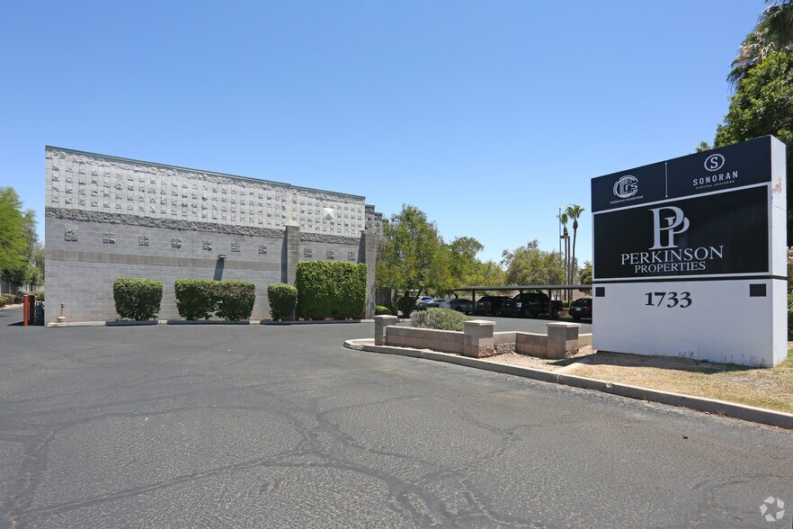 More Photos Of 1733 N Greenfield Rd, Mesa Medical For Lease