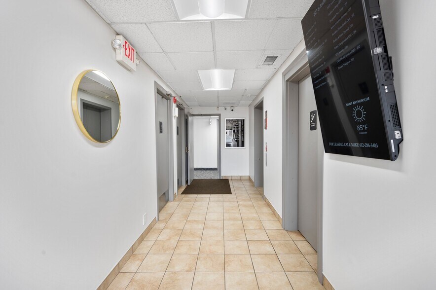 More Photos Of 2817 S Anthony Ln, Saint Anthony Office For Lease