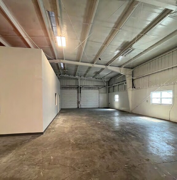 More Photos Of 5007 S Westshore Blvd, Tampa Warehouse For Sale