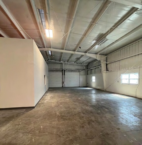 More Photos Of 5007 S Westshore Blvd, Tampa Warehouse For Sale
