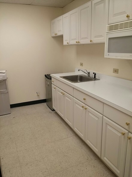 More Photos Of 4200 Euclid Ave, Rolling Meadows Office For Lease