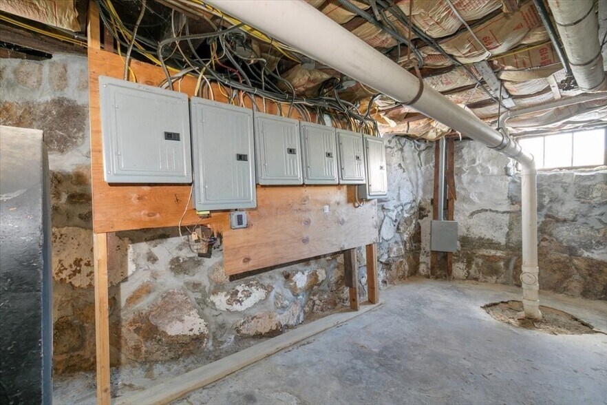 More Photos Of 412 Cabot St, Beverly Apartments For Sale