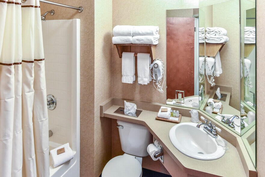 More Photos Of 1100 Imperial Ave, Rothschild Hotel For Sale