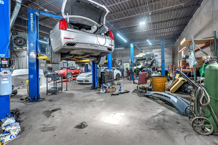 More Photos Of 26 E 34th Pl, Steger Auto Repair For Lease