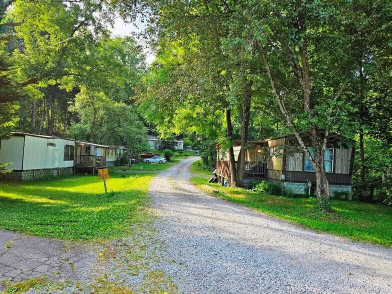 Primary Photo Of 4573 Bluff City Hwy, Bluff City Manufactured Housing Mobile Home Park For Sale