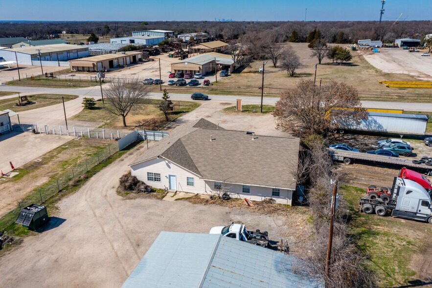 More Photos Of 401 W Simonds Rd, Seagoville Office For Sale