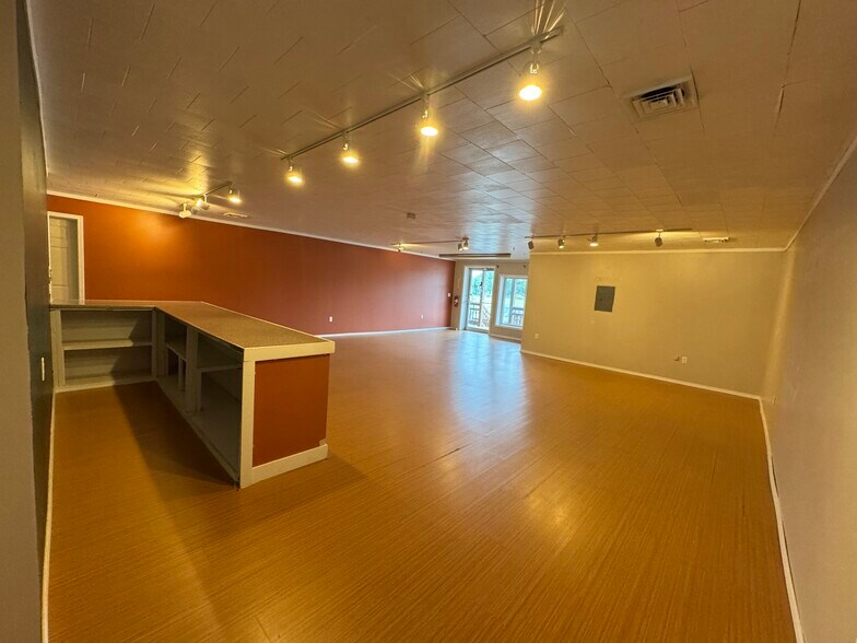 More Photos Of 86 Briggs St, Johnstown Freestanding For Lease