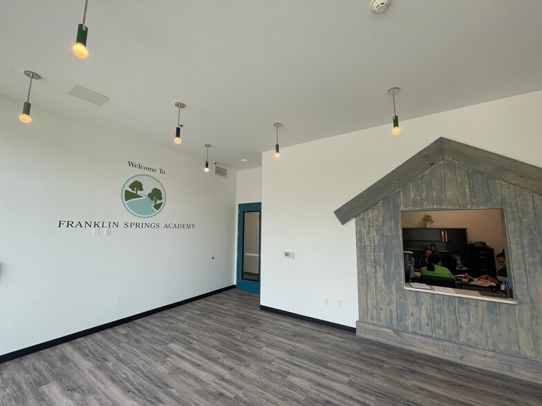 More Photos Of 0 Longpoint Way, Franklin Unknown For Lease