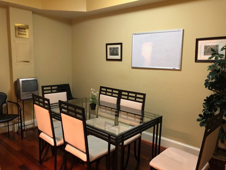 More Photos Of 188 Upper Riverdale Rd, Jonesboro Storefront Retail Office For Lease