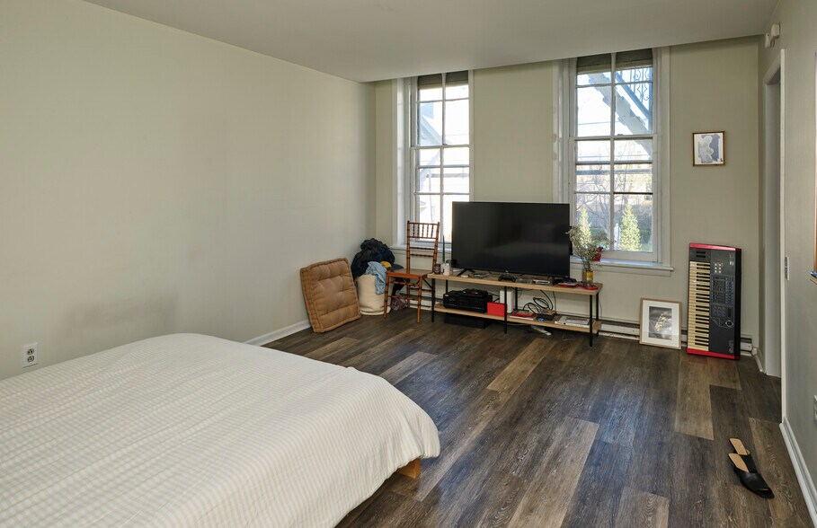 More Photos Of 47 Bridge St, Lambertville Restaurant For Sale