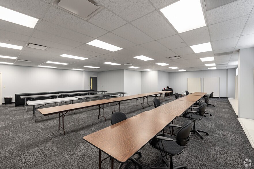 More Photos Of 1116 S Walton Blvd, Bentonville Office For Lease