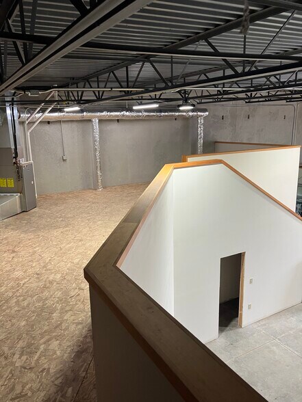 More Photos Of 4617 Dovetail Dr, Madison Light Manufacturing For Lease