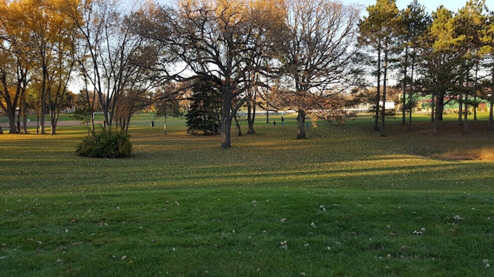 More Photos Of 985 Ivy Ave E, Saint Paul Apartments For Sale