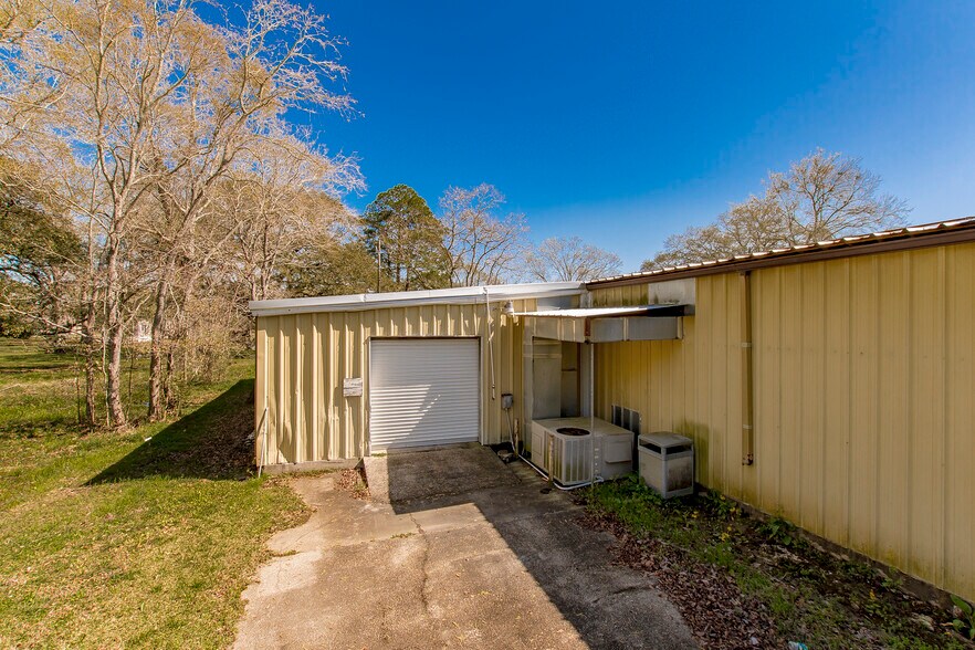 More Photos Of 12282 Highway 431, Saint Amant Storefront Retail Office For Sale