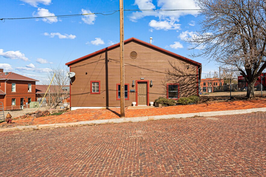 More Photos Of 410 W Harrison Ave, Guthrie Freestanding For Sale