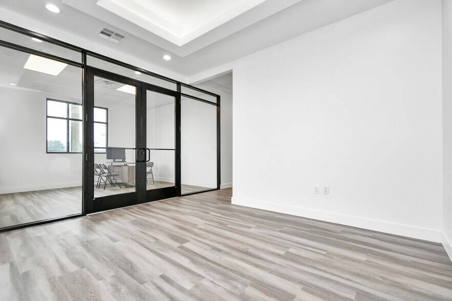 More Photos Of 4807 Sugar Grove Blvd, Stafford Unknown For Lease